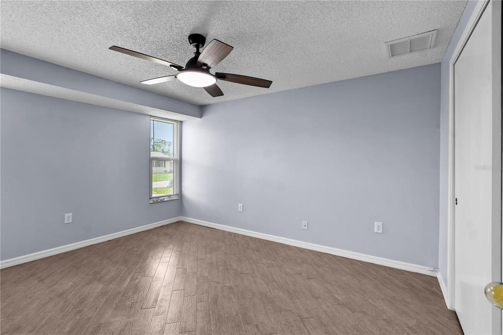 出租: $3,000 (2 贝兹, 2 浴室, 1210 平方英尺)