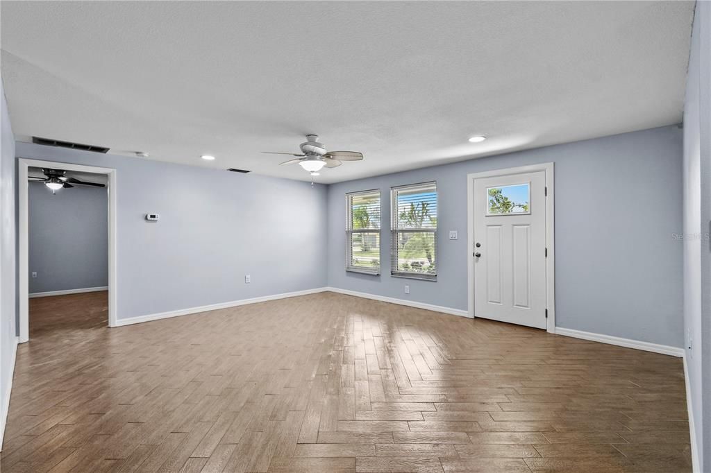 出租: $3,000 (2 贝兹, 2 浴室, 1210 平方英尺)