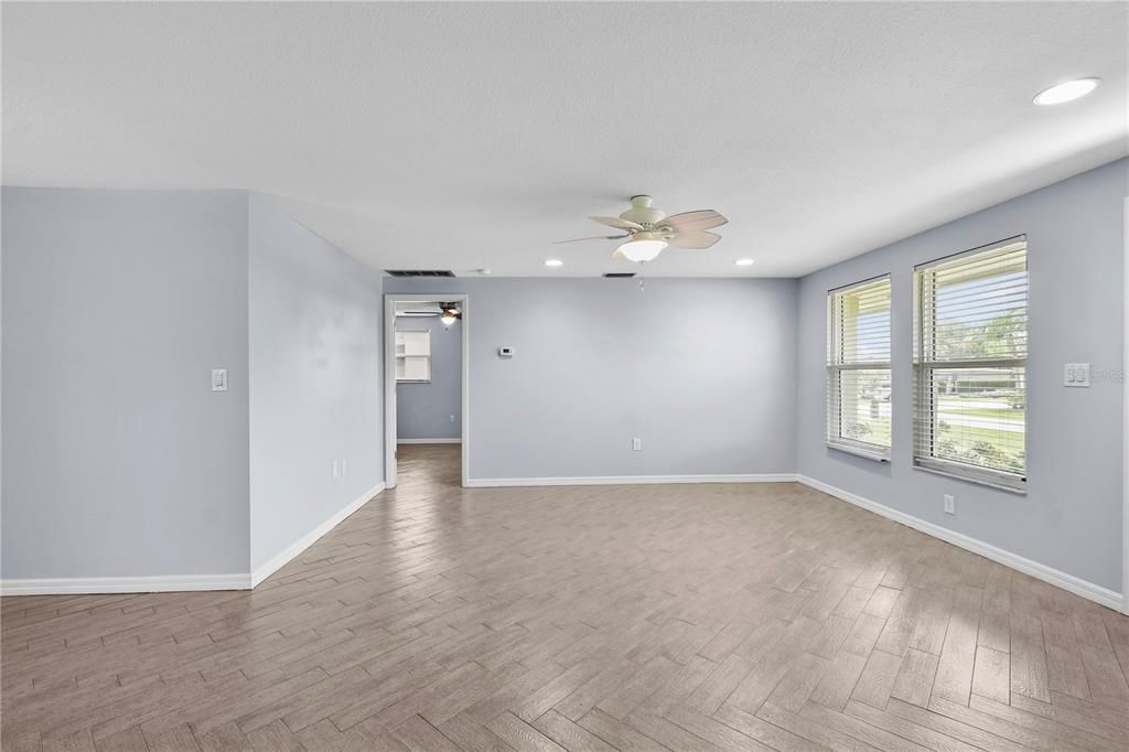 出租: $3,000 (2 贝兹, 2 浴室, 1210 平方英尺)