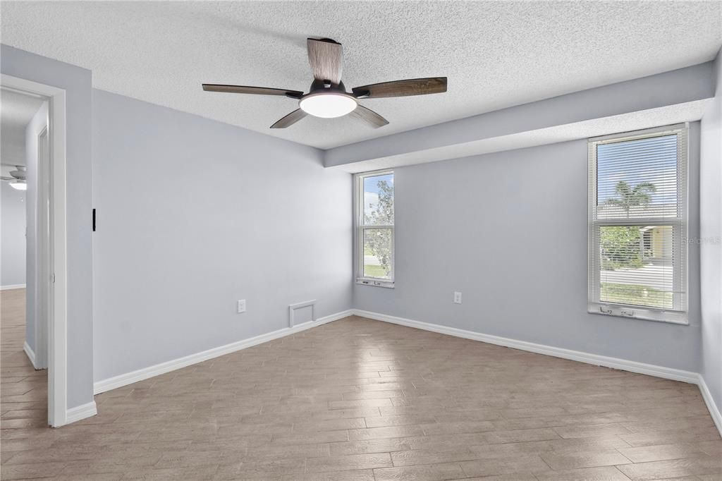 出租: $3,000 (2 贝兹, 2 浴室, 1210 平方英尺)