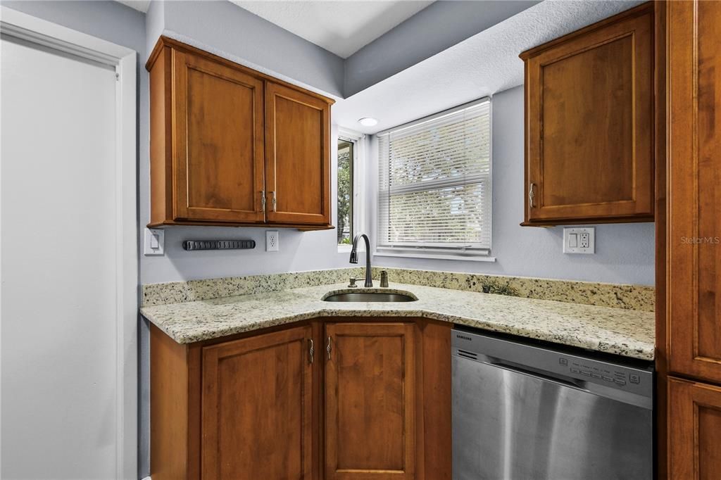 出租: $3,000 (2 贝兹, 2 浴室, 1210 平方英尺)