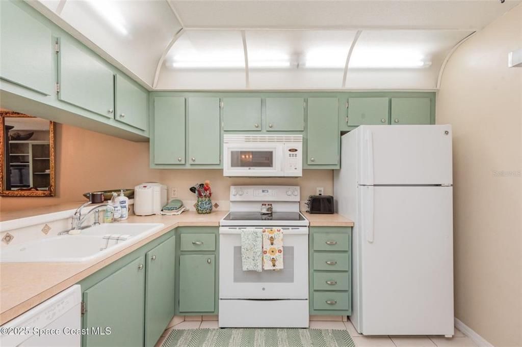 For Sale: $164,000 (2 beds, 2 baths, 1134 Square Feet)