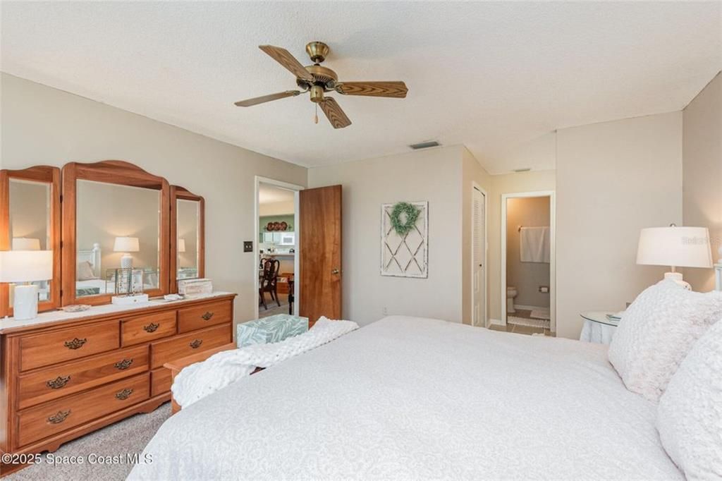 For Sale: $164,000 (2 beds, 2 baths, 1134 Square Feet)