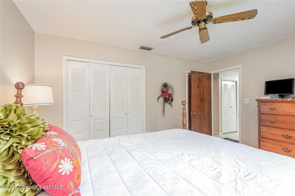 For Sale: $164,000 (2 beds, 2 baths, 1134 Square Feet)