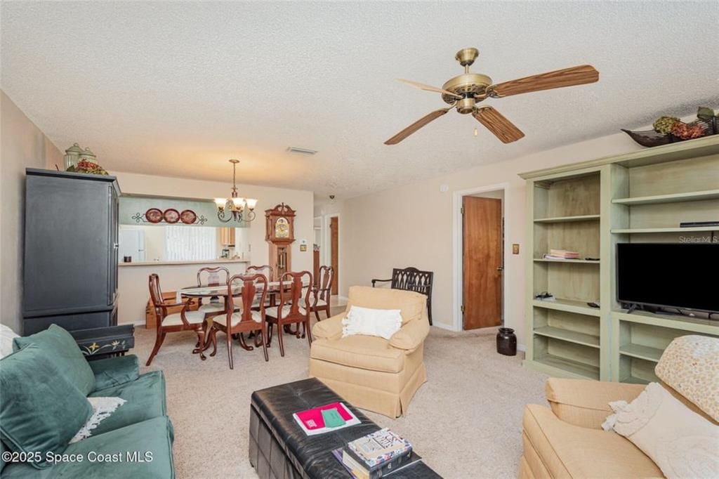 For Sale: $164,000 (2 beds, 2 baths, 1134 Square Feet)