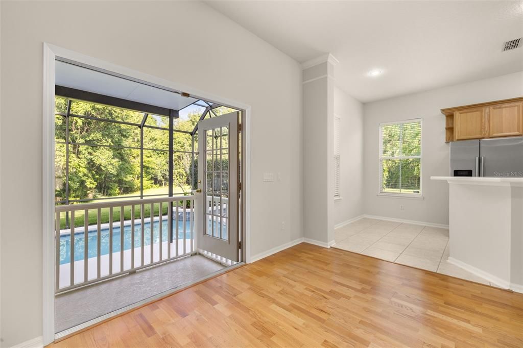 Под контрактом: $849,000 (4 спален, 2 ванн, 2140 Квадратных фут)