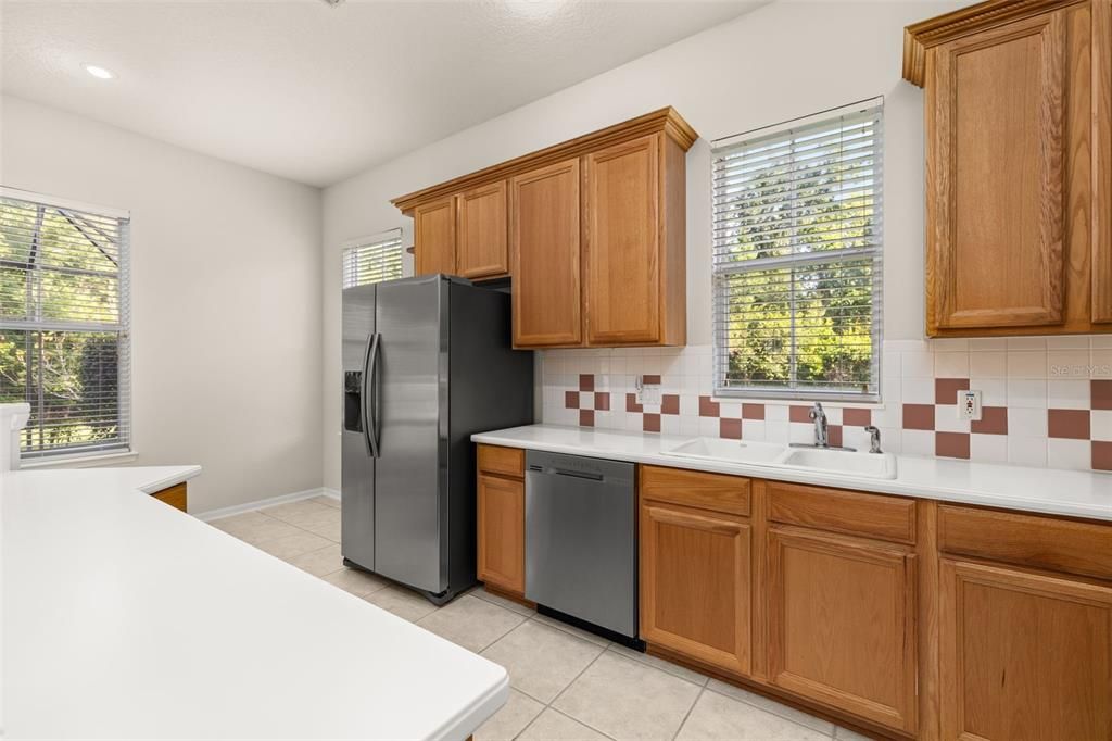 Под контрактом: $849,000 (4 спален, 2 ванн, 2140 Квадратных фут)