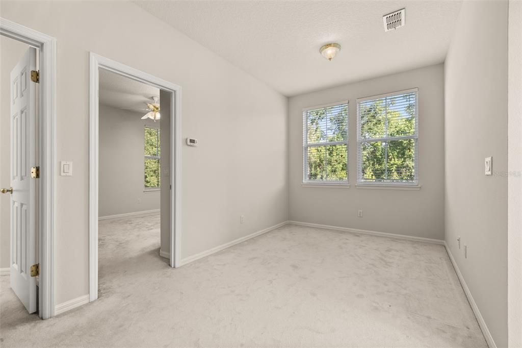 Под контрактом: $849,000 (4 спален, 2 ванн, 2140 Квадратных фут)