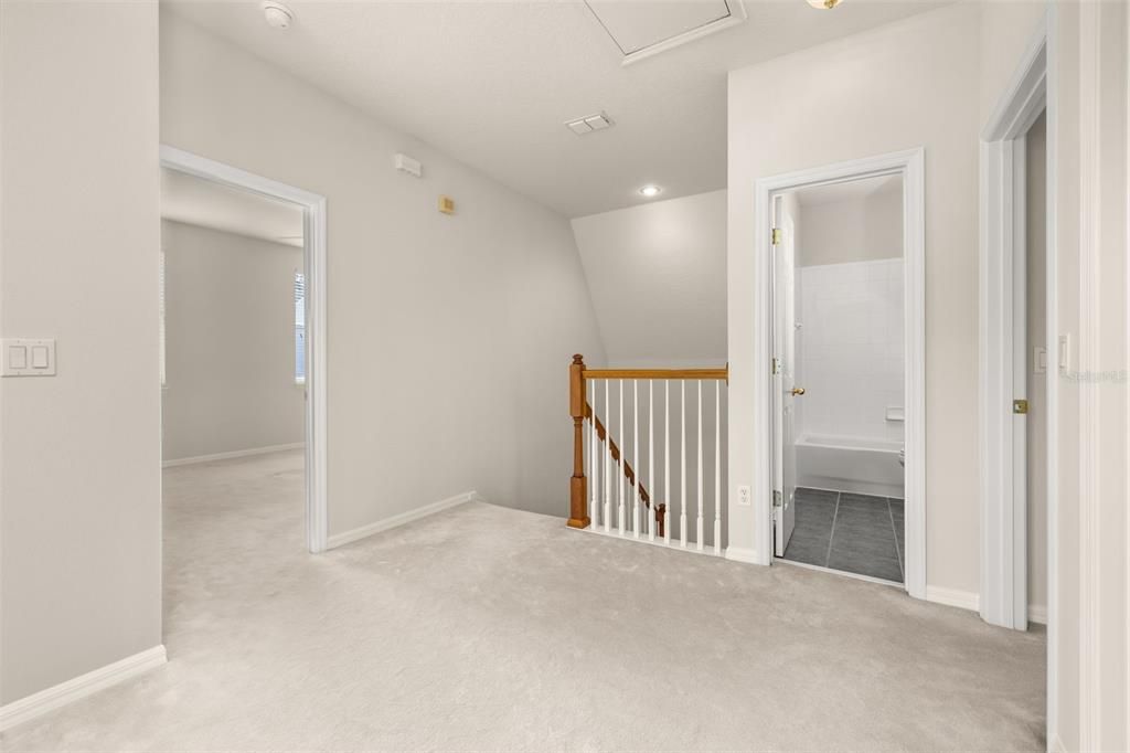 Под контрактом: $849,000 (4 спален, 2 ванн, 2140 Квадратных фут)