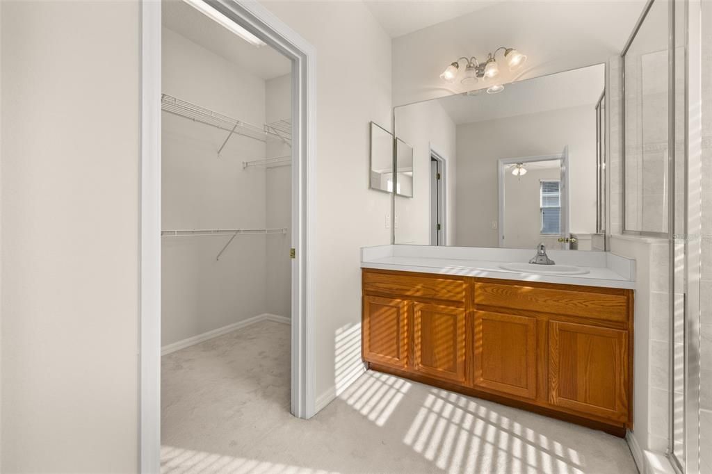 Под контрактом: $849,000 (4 спален, 2 ванн, 2140 Квадратных фут)