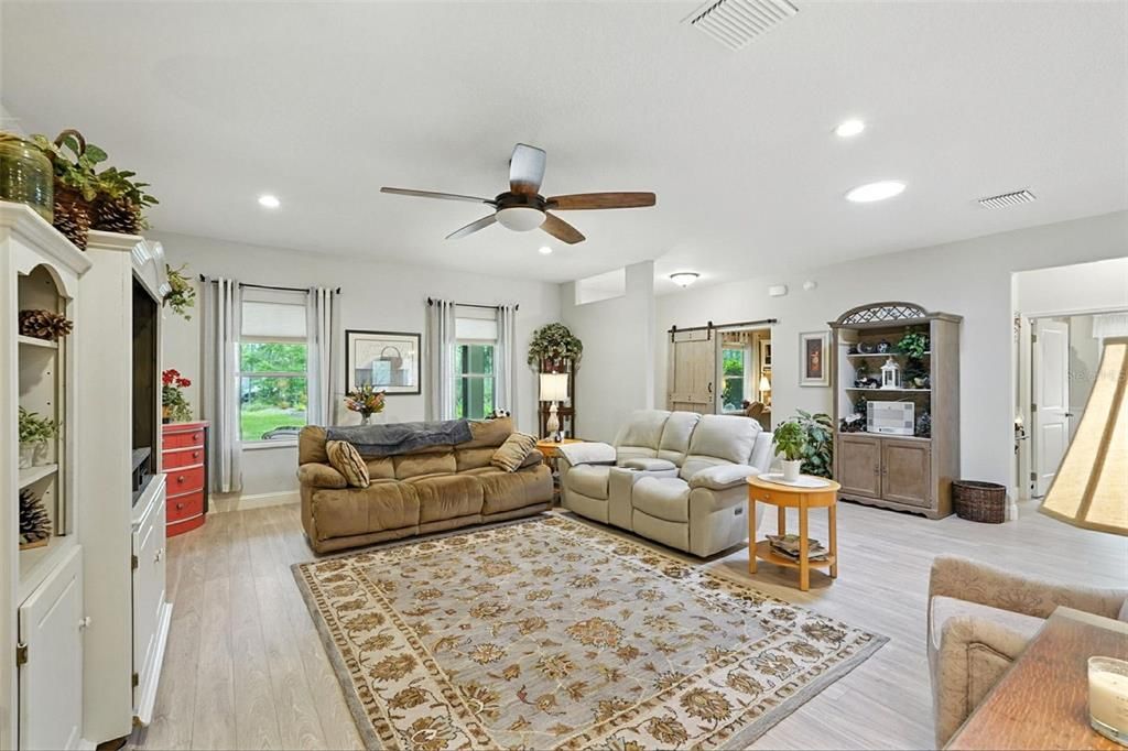 待售: $595,500 (3 贝兹, 2 浴室, 2120 平方英尺)