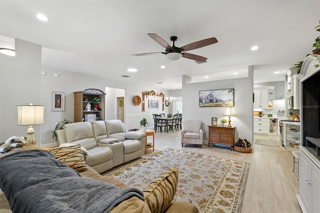 待售: $595,500 (3 贝兹, 2 浴室, 2120 平方英尺)