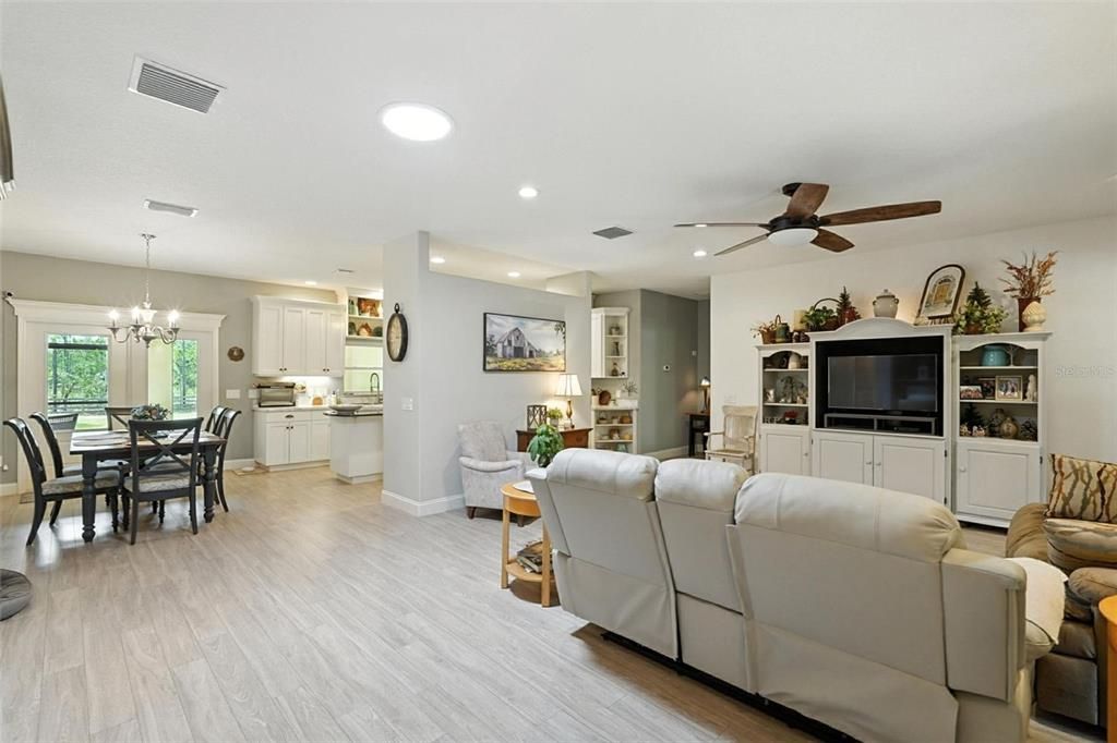 待售: $595,500 (3 贝兹, 2 浴室, 2120 平方英尺)