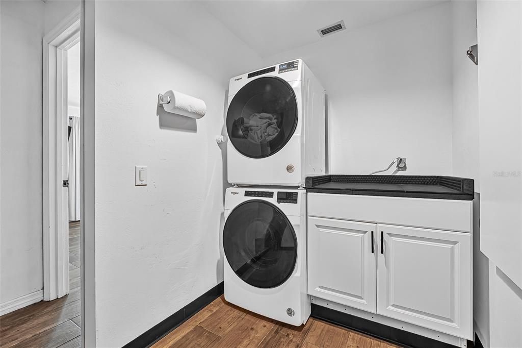 En Venta: $699,000 (3 camas, 2 baños, 1735 Pies cuadrados)