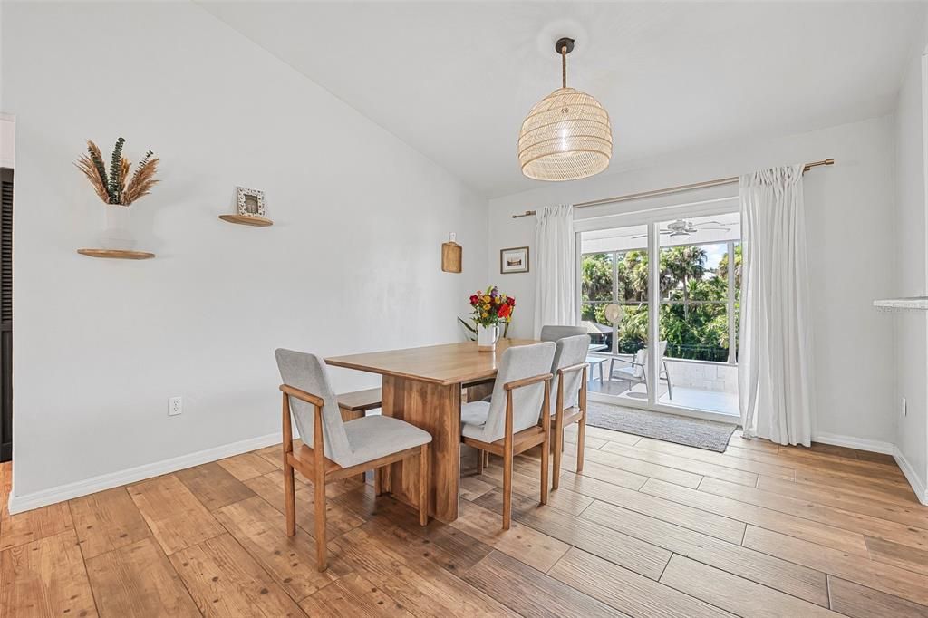 En Venta: $699,000 (3 camas, 2 baños, 1735 Pies cuadrados)