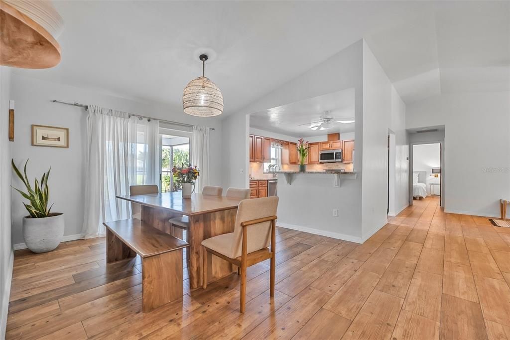 En Venta: $699,000 (3 camas, 2 baños, 1735 Pies cuadrados)