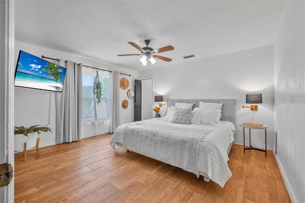 En Venta: $699,000 (3 camas, 2 baños, 1735 Pies cuadrados)