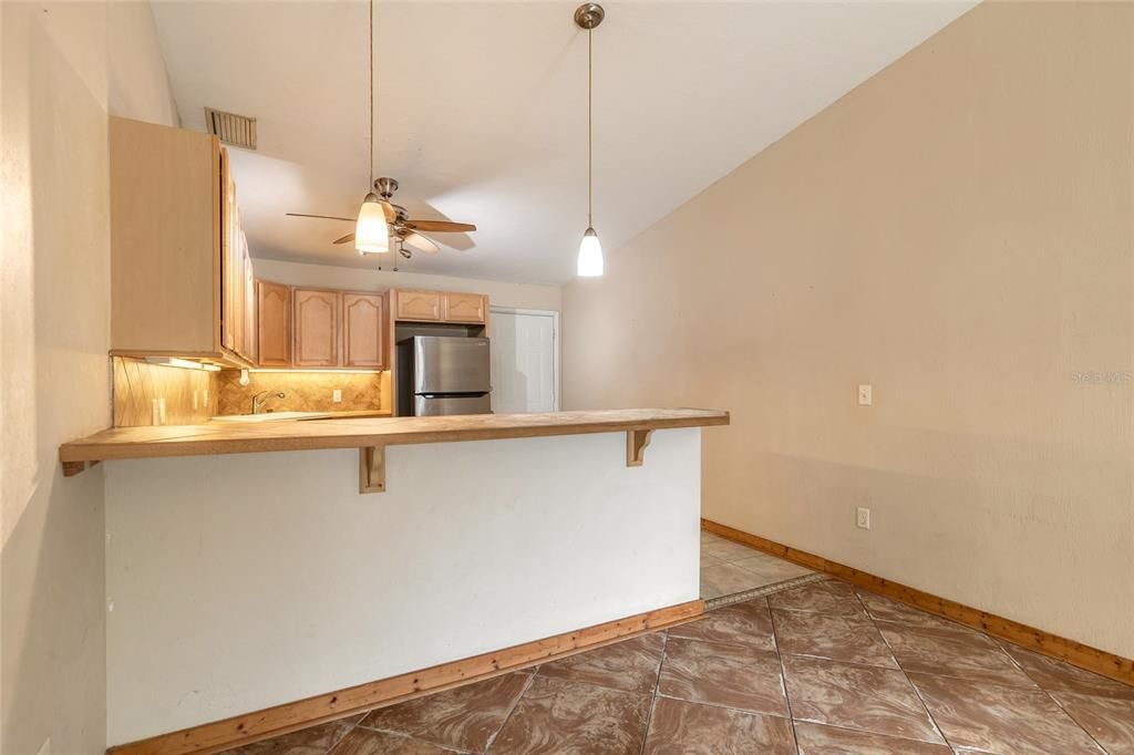 For Sale: $119,900 (2 beds, 1 baths, 1020 Square Feet)