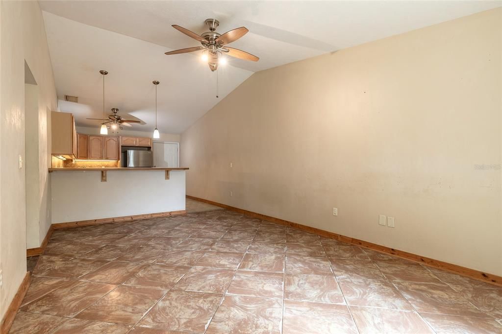 For Sale: $119,900 (2 beds, 1 baths, 1020 Square Feet)
