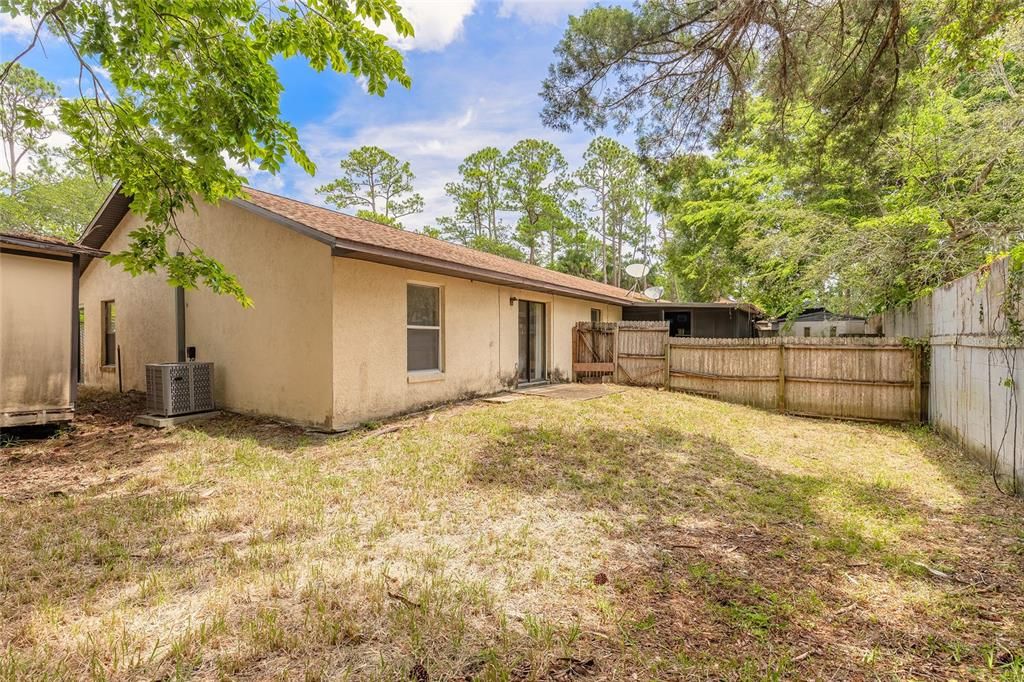 For Sale: $119,900 (2 beds, 1 baths, 1020 Square Feet)