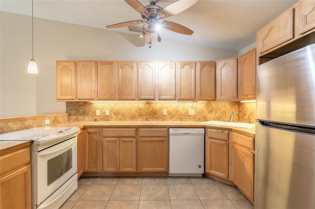 For Sale: $119,900 (2 beds, 1 baths, 1020 Square Feet)