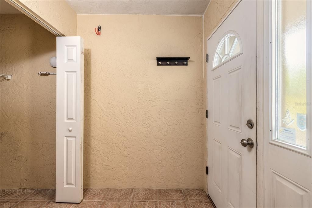 For Sale: $119,900 (2 beds, 1 baths, 1020 Square Feet)