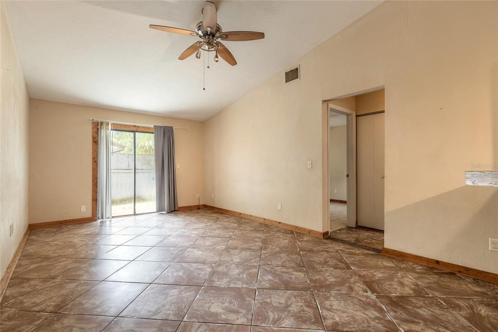 For Sale: $119,900 (2 beds, 1 baths, 1020 Square Feet)