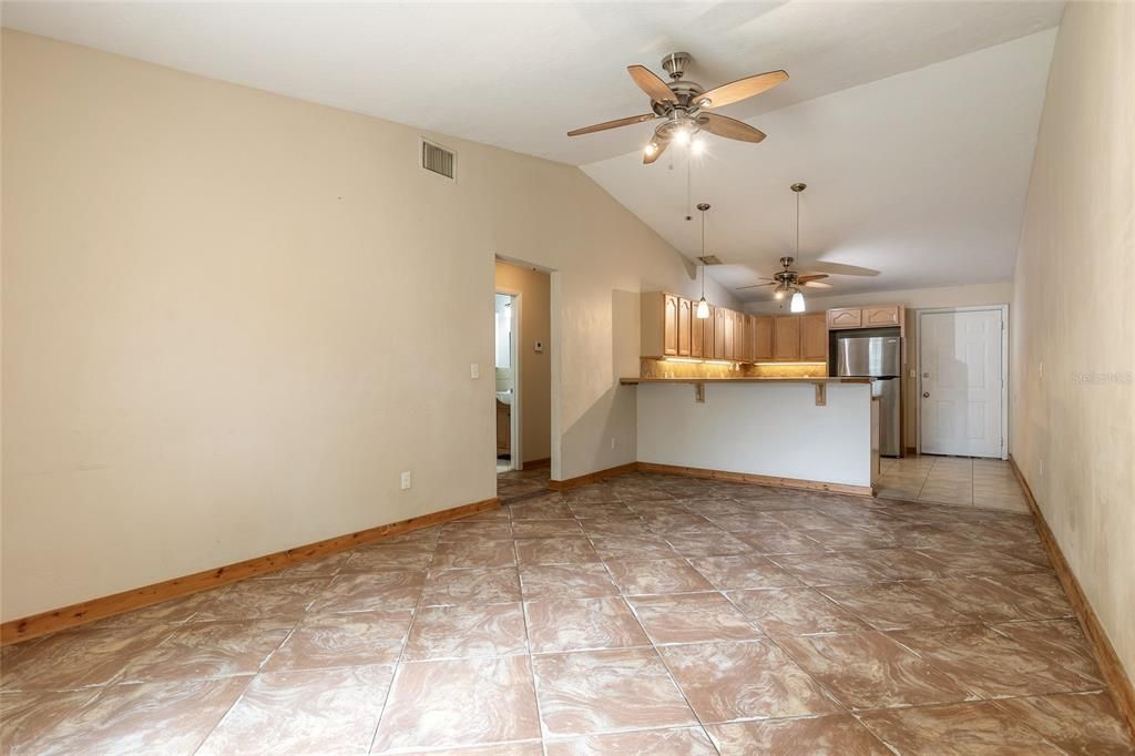 For Sale: $119,900 (2 beds, 1 baths, 1020 Square Feet)