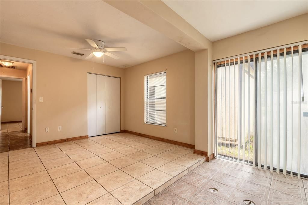 For Sale: $119,900 (2 beds, 1 baths, 1020 Square Feet)