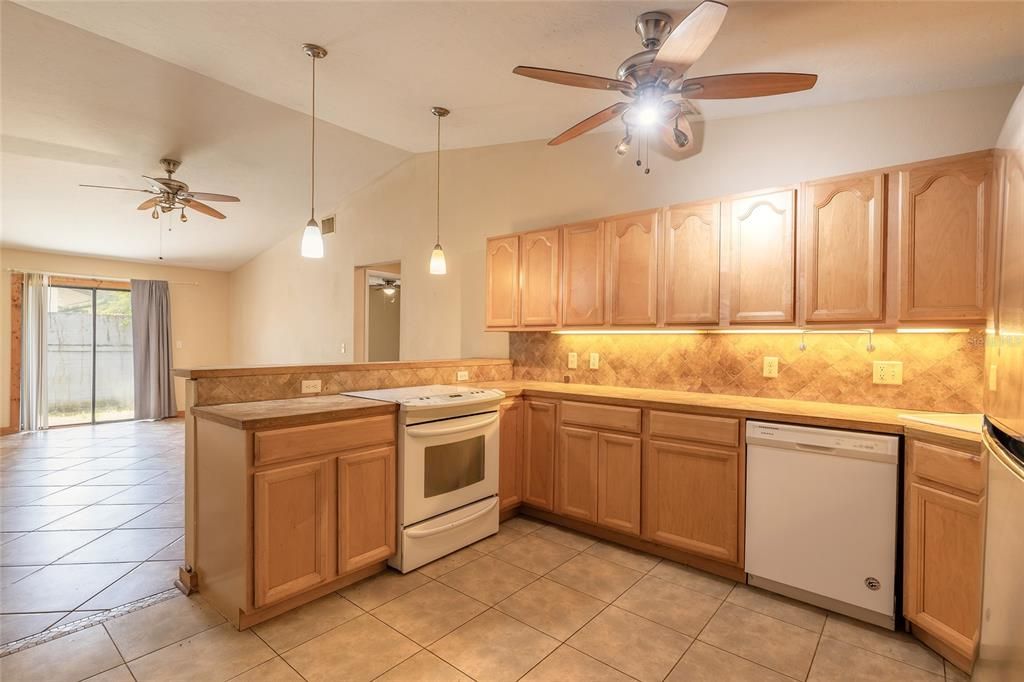 For Sale: $119,900 (2 beds, 1 baths, 1020 Square Feet)