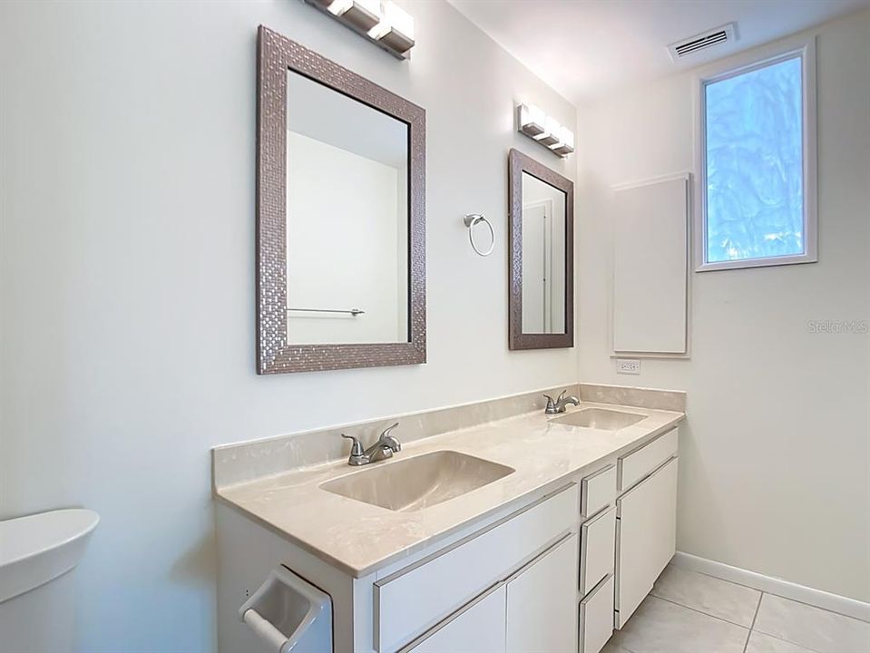 For Sale: $449,900 (2 beds, 2 baths, 1574 Square Feet)