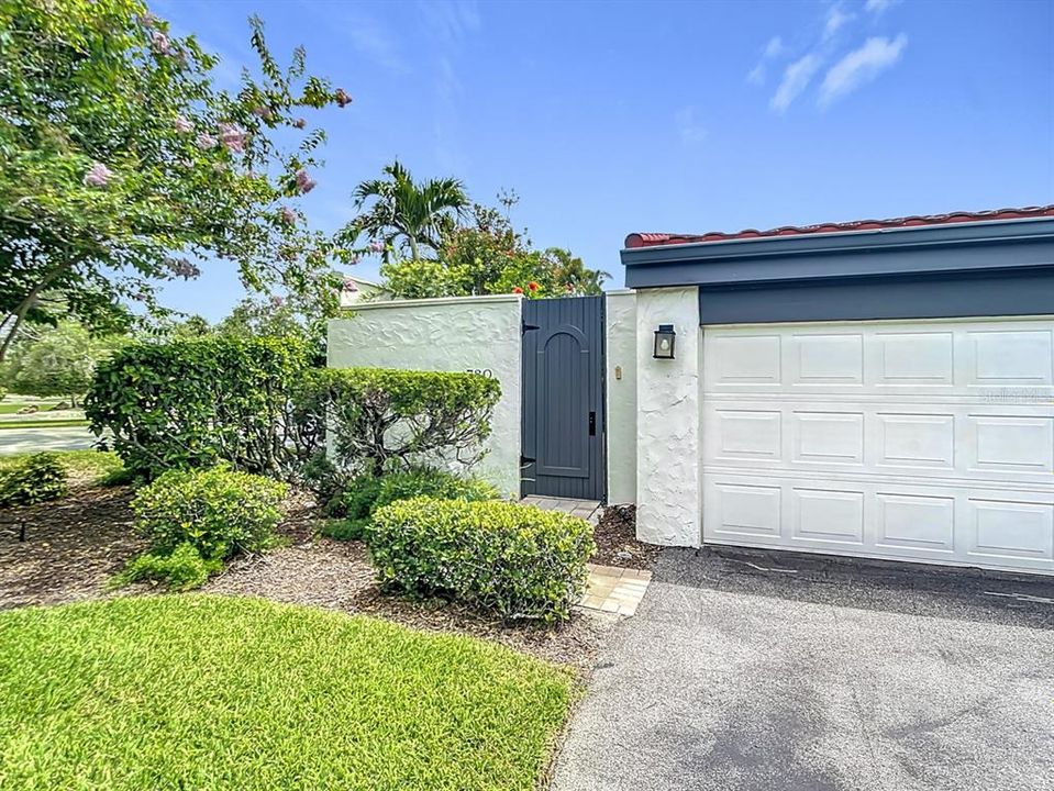 For Sale: $449,900 (2 beds, 2 baths, 1574 Square Feet)