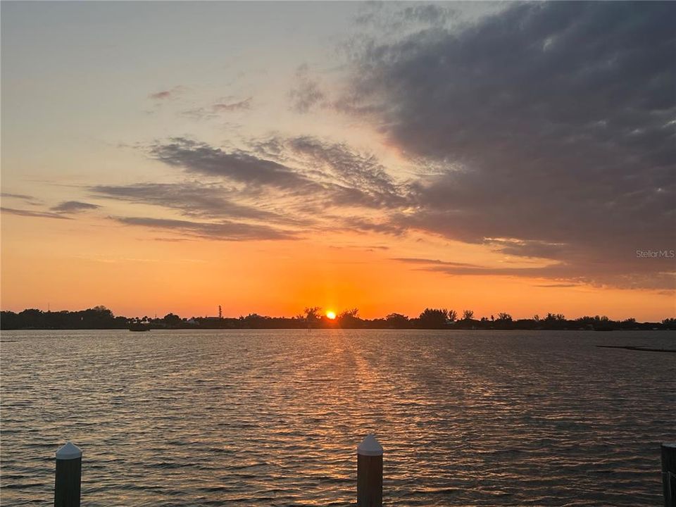 For Sale: $449,900 (2 beds, 2 baths, 1574 Square Feet)