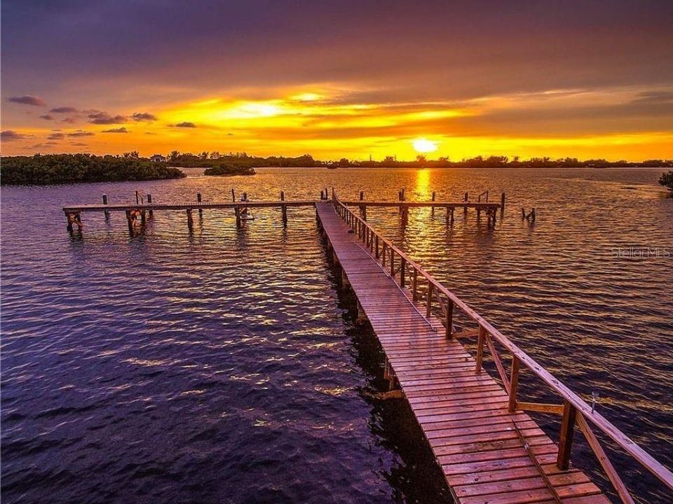 For Sale: $449,900 (2 beds, 2 baths, 1574 Square Feet)