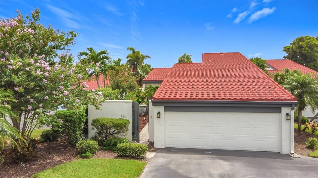 For Sale: $449,900 (2 beds, 2 baths, 1574 Square Feet)