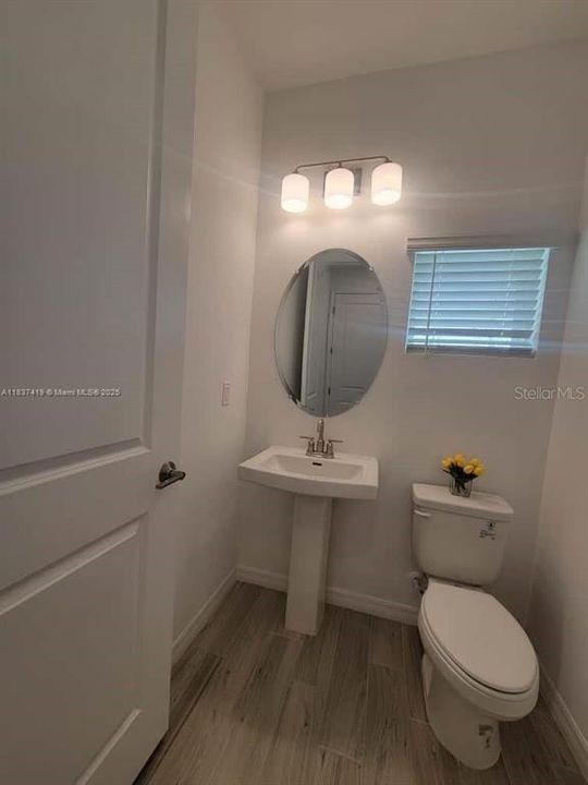 Под контрактом: $2,400 (3 спален, 2 ванн, 1809 Квадратных фут)