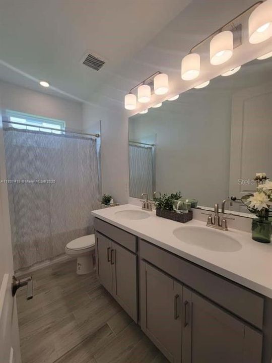 Под контрактом: $2,400 (3 спален, 2 ванн, 1809 Квадратных фут)