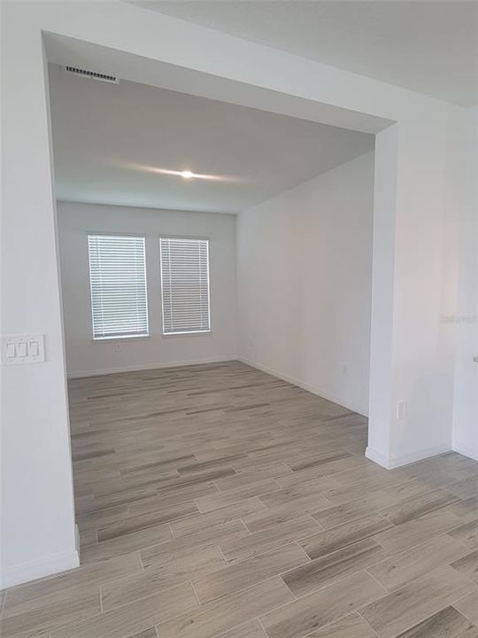 Под контрактом: $2,400 (3 спален, 2 ванн, 1809 Квадратных фут)