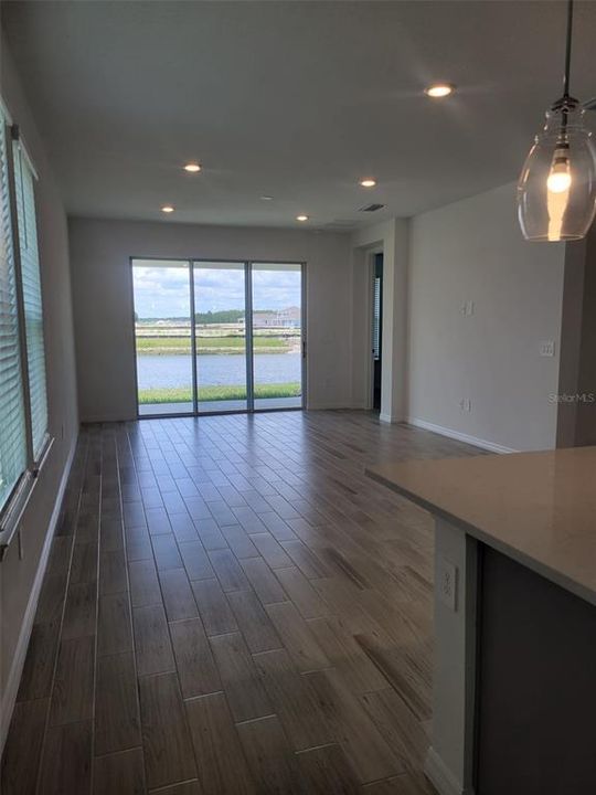 Под контрактом: $2,400 (3 спален, 2 ванн, 1809 Квадратных фут)