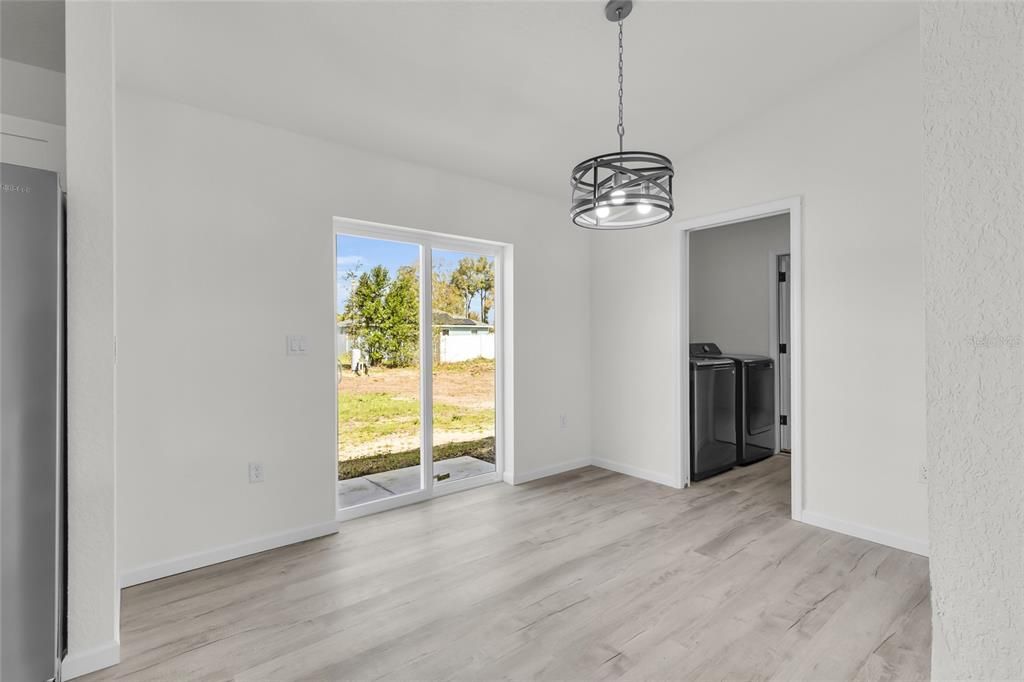 Activo con contrato: $230,000 (3 camas, 2 baños, 1173 Pies cuadrados)