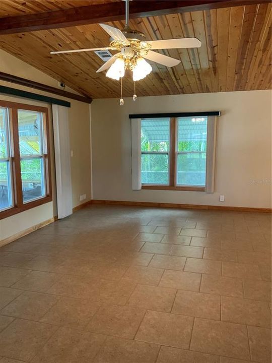 En Venta: $344,000 (2 camas, 2 baños, 1248 Pies cuadrados)