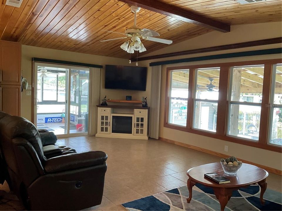 En Venta: $344,000 (2 camas, 2 baños, 1248 Pies cuadrados)