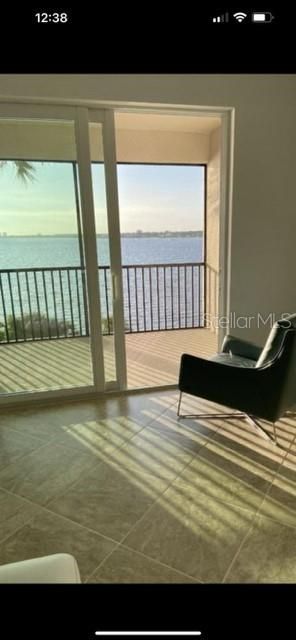 В аренду: $2,300 (2 спален, 2 ванн, 1121 Квадратных фут)