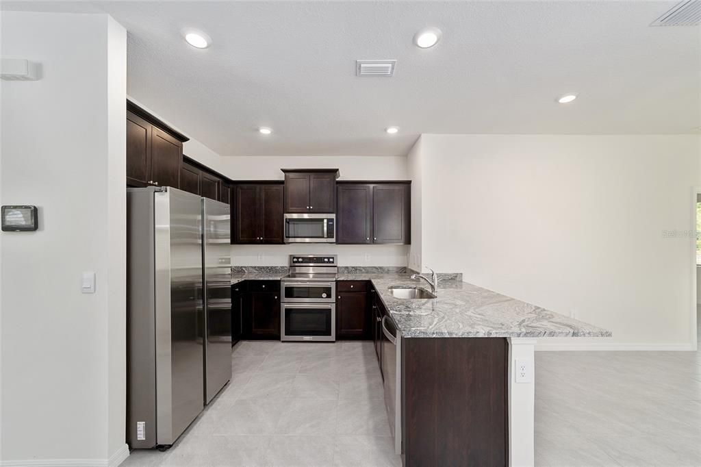 Active With Contract: $2,300 (3 beds, 2 baths, 1515 Square Feet)