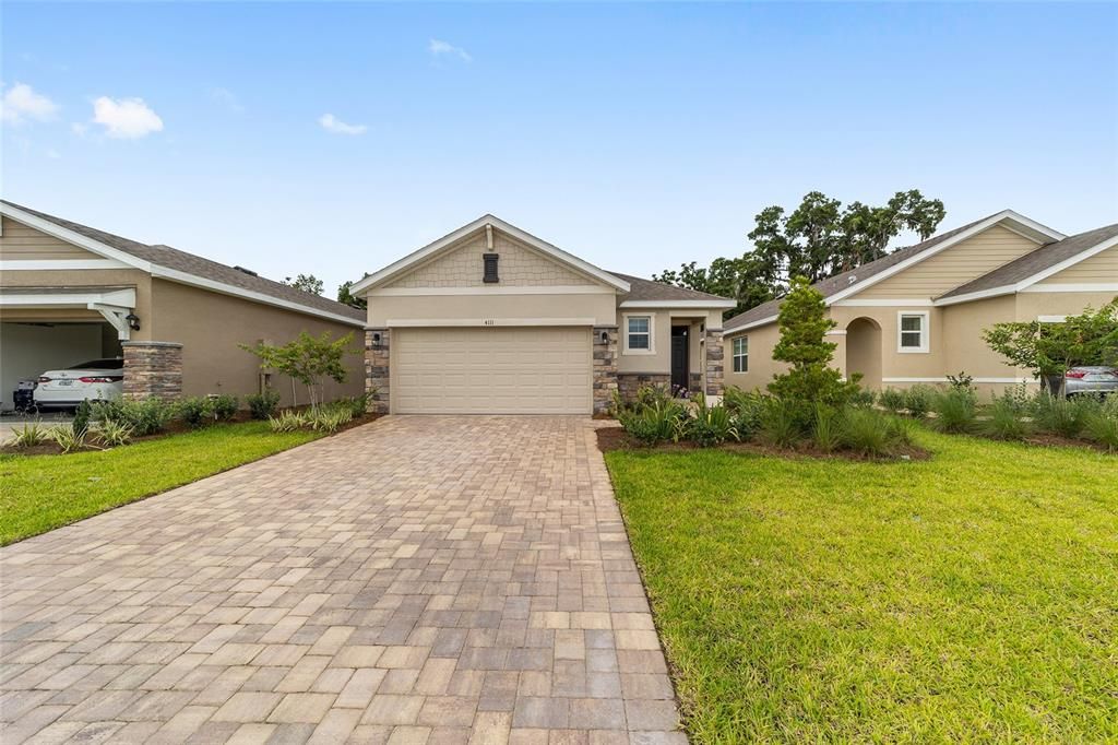 Active With Contract: $2,300 (3 beds, 2 baths, 1515 Square Feet)