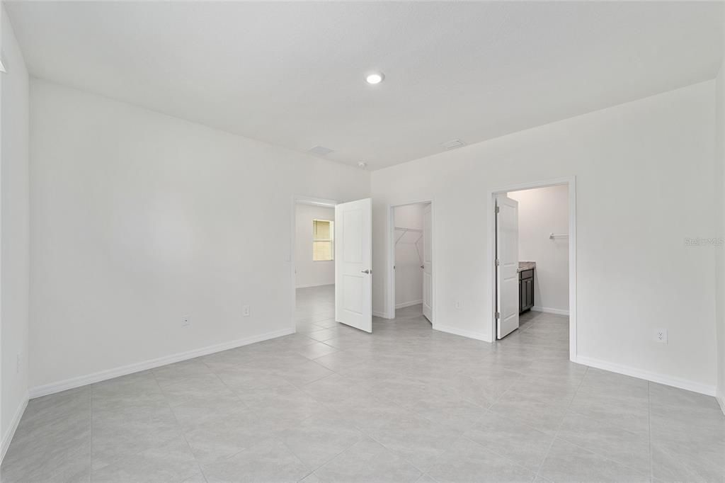 Active With Contract: $2,300 (3 beds, 2 baths, 1515 Square Feet)