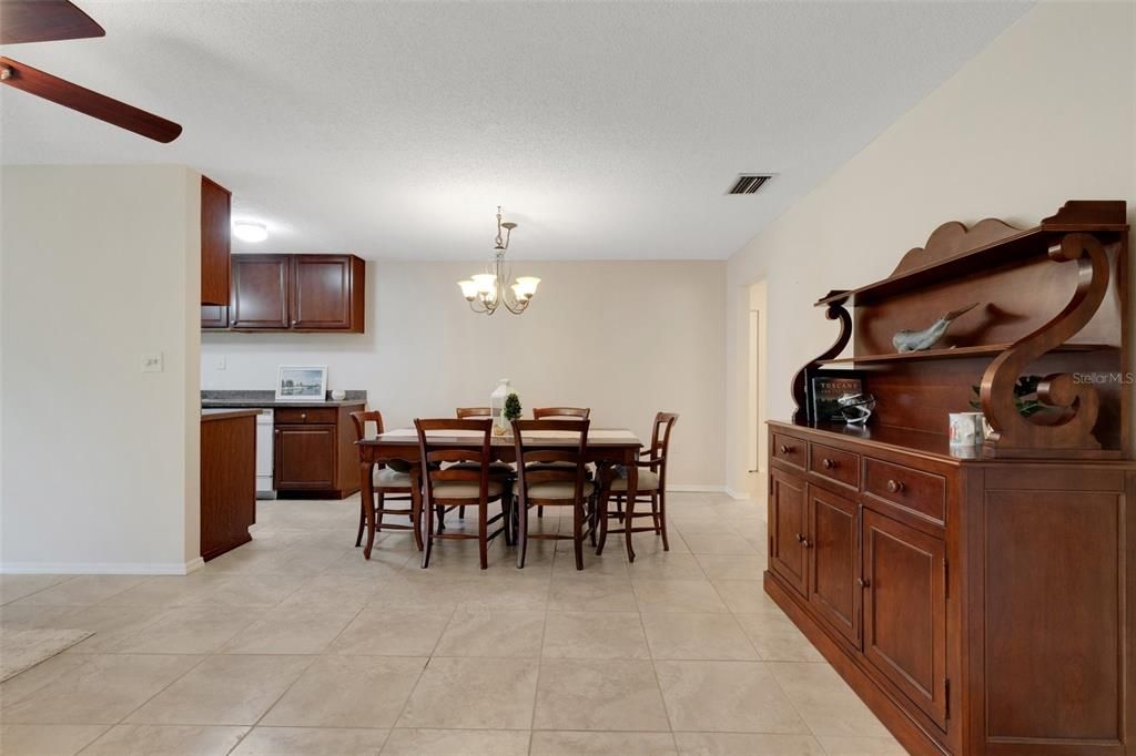 Activo con contrato: $175,000 (2 camas, 2 baños, 1206 Pies cuadrados)