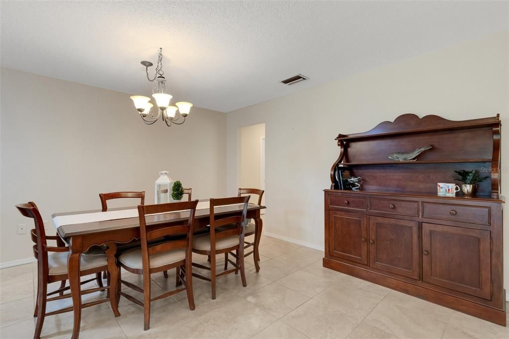 Activo con contrato: $175,000 (2 camas, 2 baños, 1206 Pies cuadrados)