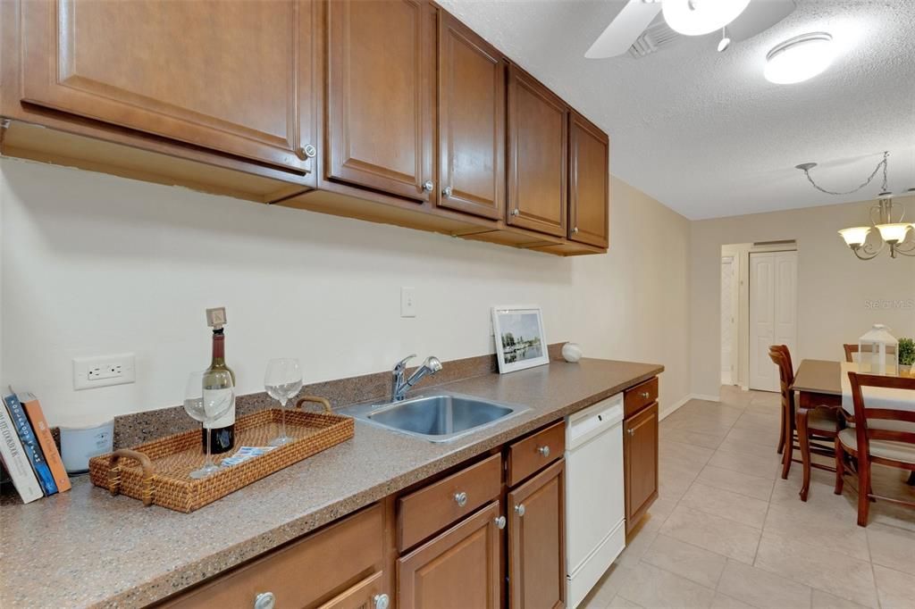 Activo con contrato: $175,000 (2 camas, 2 baños, 1206 Pies cuadrados)