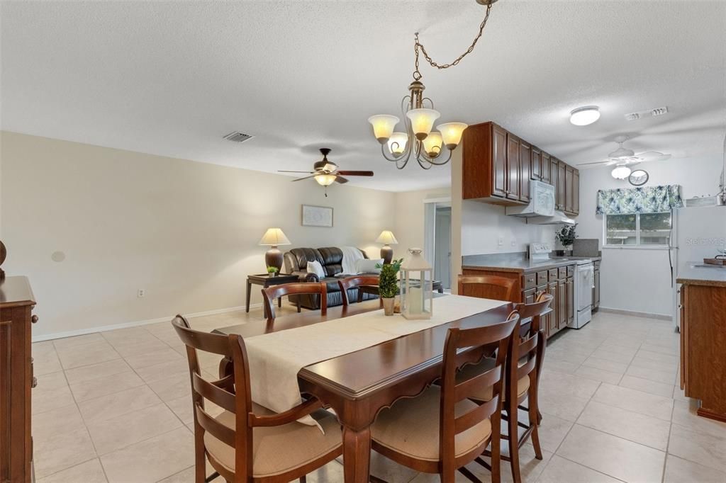 Activo con contrato: $175,000 (2 camas, 2 baños, 1206 Pies cuadrados)